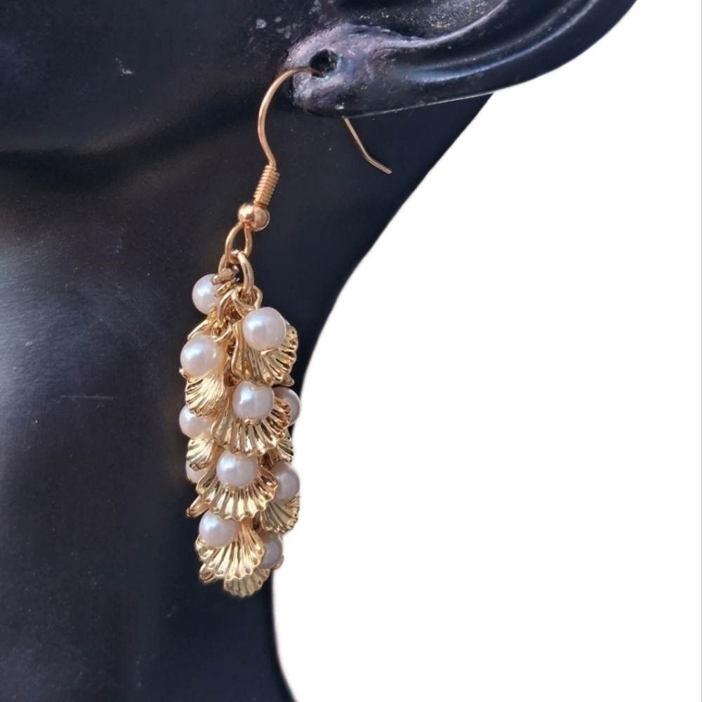 Vintage Gold Tone Seashell Cluster Dangle Earrings with Faux Pearls – Nautical